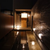 すし匠 - 雰囲気のあるエントランス