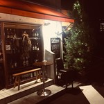 ワイン厨房 tamaya - クリスマスツリーが飾られたお店外観♪