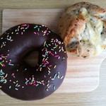 ベーカリーボヌール - 料理写真:妻田ドーナツ、４種のチーズブール（はちみつ）