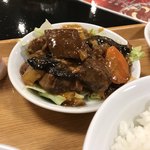 台湾客家料理 新竹 - 日替わり定食のオカズその1、牛肉の醤油煮込み。