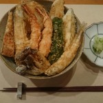 Kuriten - 天丼￥1500(穴子、ヒラメ、ワカサギ、カボチャ、海老2匹、玉ねぎ、ピーマン、シメジ)