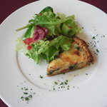 バンケット - ベーコンとキノコとほうれん草のキッシュ（ランチコース）