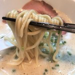 中華蕎麦 葛 - 出し蕎麦麺アップ