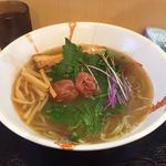 らーめん仙代 - 南高梅の節そば 温 ¥800 
      梅が節系の塩スープに爽やかさをプラス
      さっぱり頂けます