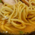 横浜家系ラーメン 印西家 - 麺アップ