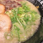 元祖博多 中洲屋台ラーメン　一竜 - 刻みねぎ