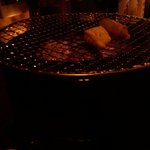 ホルモン酒場 焼酎家「わ」 - 七輪で焼きます。