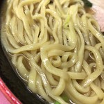 Yokohama Ie Keira-Men Kachi Dokiya - 勝鬨ラーメン 麺アップ