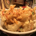 味奈登庵 - かき揚げ天丼！  
      かき揚げ天ぷらは今日も大きいい！