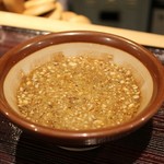 香るつけ蕎麦　蕎麦花 - 香り高い汁を投入