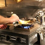 香るつけ蕎麦　蕎麦花 - 鴨焼き調理中