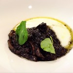 ステラ カデンテ - 甲イカの墨煮 白ポレンタ