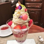 Dessert Le Comptoir - モスグリーン（ピスタチオ）ｘ赤（苺）のコントラスト