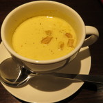 トラットリア クイント - スープはにんじんポタージュ