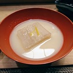 すし処 みや古分店 - 椀物は白味噌仕立ての聖護院大根