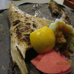 ななにん - よろこびがいじんと鶴見のブリのカマ焼きのマリアージュにノックダウン