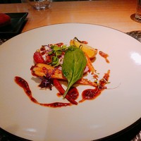 レストラン パティスリー ジェイエス - 鴨の胸肉のWクック
                  青森熟成黒大のソース