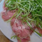 ラーメン 虎一番 - 薄切りチャーシュー  葱巻き