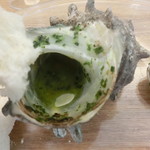 ビストロ マツシマ - サザエ中のオリーブはパンのお供に