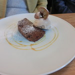 ビストロ マツシマ - ガトーショコラと栗のジェラート添え