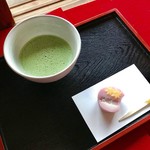 六義園 心泉亭 - 練切(紅葉)&お抹茶