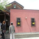 グランダム - 予約客で開店前から行列が。開店直後の入店で、予約なしでも利用できた。