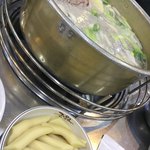 진옥화 할매 원조 닭한마리 - ジャガイモなどは最初にいれますがトッポギはちょっと待ちます