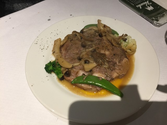 La Petit Scene photo 3