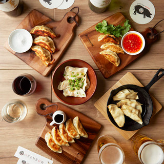 煮ても焼いても炊いても美味しい餃子は全1７種類！