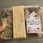 成城パン - 夕方、食パンを買いに行ったら、サンドイッチ半額！
            美味しかった