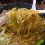 さっぽろ羅偉伝 - 黄色の多加水縮れ麺