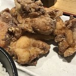 炭だるま - 鶏もも肉の唐揚げ アップ