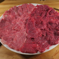 カルネジーオ イースト - 肉刺し：常陸牛のリプロースと内モモ