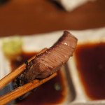 神田焼肉 俺の肉 - 肉の厚さ、細やかな繊維