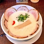 ラーメン家 みつ葉 - 豚CHIKIしおチャーシューメン