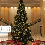 リーガロイヤルホテル広島 - ホテルのロビーはクリスマス仕様です。
