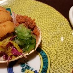 馳走 啐啄一十  - ① 香箱蟹(金沢県)に馬糞雲丹(北海道産)
       内子、脚の身、本体の身、外子の上に雲丹のせ。