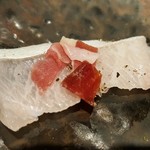 馳走 啐啄一十  - ⑩勘八 (長崎県五島列島産・28日熟成)
      黒胡椒がけ・イベリコ豚をのせて