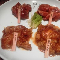 松庵 韓菜房 栄大津通店 - 本日の味噌焼き二種盛合せ、本日の新鮮ホルモン二種盛合せ