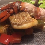 キャトルラパン - 鯛のソテーとオマール海老の低温ソテー 白ワインとバルサミコのソース