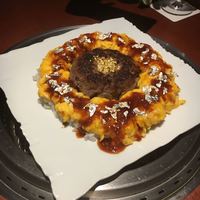 蕃 YORONIKU - ハンバーグとご飯と卵のケーキ