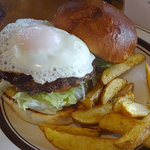 BELLOWS BURGER - エッグ&パインバーガー1180円税込