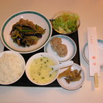 小洞天 有楽町店 - 本日の定食(これに杏仁豆腐が付きました)