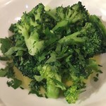 PIZZA BORSA - 前菜のブロッコリーサラダ