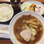 大衆食堂半田屋 - 