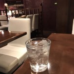 ビストロ ローブン - 冷たい水。
      美味し。