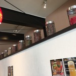 sapporosu-pukare-semmontenesupa-itou - お洒落な店内、スパイスが並んでます。