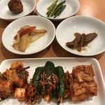 韓国料理 味加 - キムチ盛り合わせ