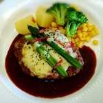 デリシャス - 赤城牛と麦豚のアスパラのせチーズハンバーグ(デミグラスソース)