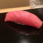 龍文支店 - 大トロはお塩のみで食べます。脂がスッと喉を通ります。